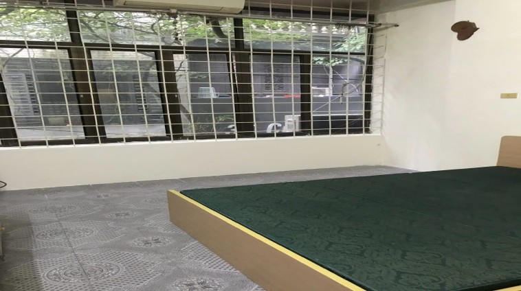 Cho thuê nhà ngõ ô tô phố Nguyên Hồng, Đống Đa,  DT 45m2 - 4 tầng - Ngủ - MT 5m - Giá 19 triệu